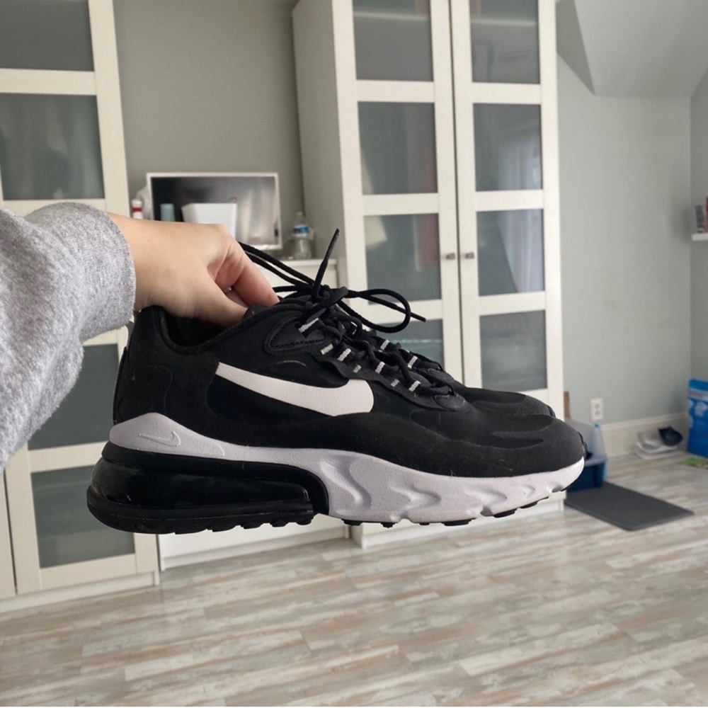 NIKE AirMax 270 React W sz 7.5